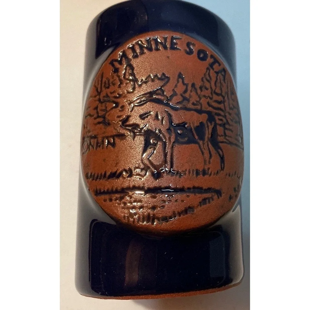 Minnesota Moose Salt and Pepper Shakers Cobalt Blue Ceramic Souvenir‎